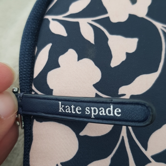 COPY - Kate Spade Jae garden vine universal laptop case. - Picture 3 of 4